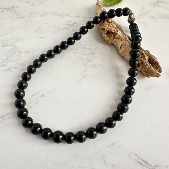 Vintage Black Bead Strand Necklace With Gold Plated Chinese Symbol Clasp 16 1/2" - Picture 5 of 8